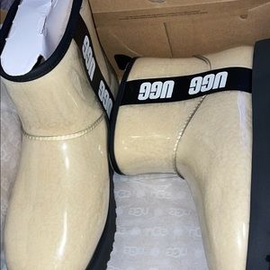 UGG W/ CLASSIC CLEAR MINI
